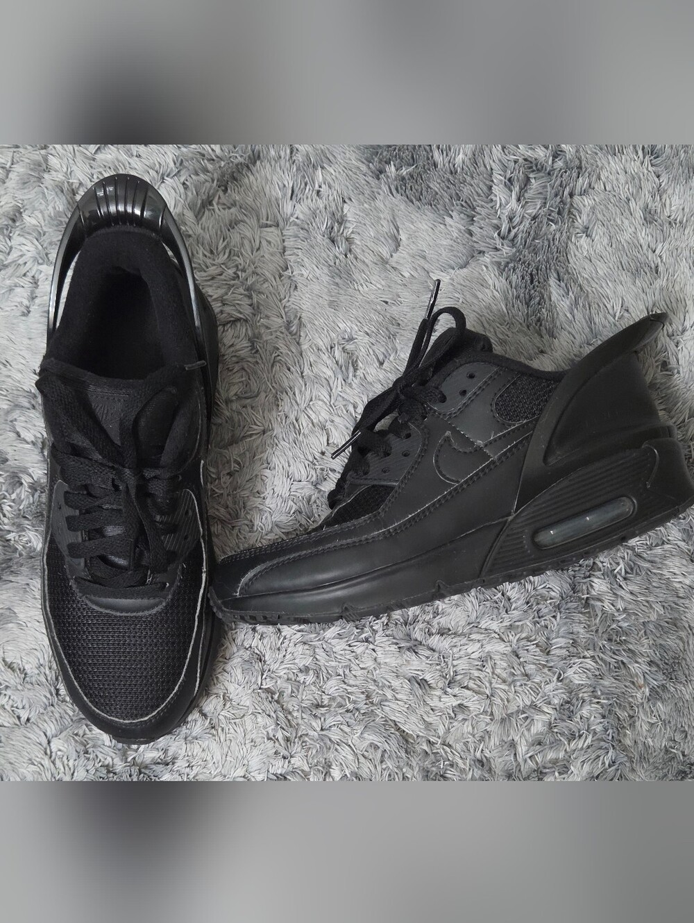 Nike Air Max 90 FlyEase - Size 5.5Y